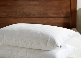 Duck Feather vs Goose Feather Pillow – We Compare The 2 Pillows Duck Feather vs Goose Feather Pillow